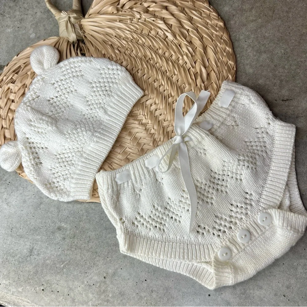 0-6 months Laura Ashley knit bottoms and hat set hat with bear ears - Picture 3 of 12